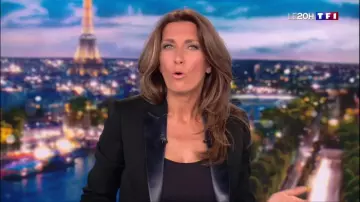 The jacket tailor black col satin of Anne-Claire Coudray in le journal de 20h 13.01.2019 on tf1