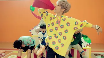 The sweatshirt yellow hoody printed donuts in the clip Just Right of Got7