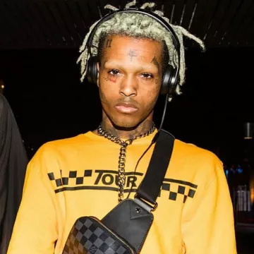 The sweatshirt yellow Identity worn by XXXTentacion on the account Instagram @nauseousjahseh