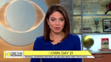 Roland Mouret Ashby crêpe robe bleue portée par Bianna Golodryga sur CBS Ce Matin