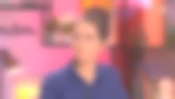 La chemise bleue imprimée de Marie Perarnau dans La maison des maternelles du 14/01/2019