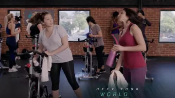 LuluLemon Cool Racerback débardeur porté par Valence Perez (Gabrielle Ruiz) dans Crazy Ex-petite Amie S04E09