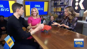 Reiss Roms Imprimé Floral Mini Robe portée par Ginger Zee sur Good Morning America