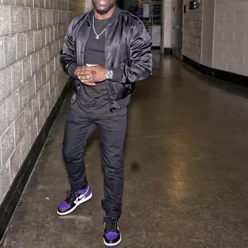 Nike Air Jordan 1 Retro High Og "Court Purple" sneakers worn by Kevin Hart on his Instagram account (@kevinhart4real)