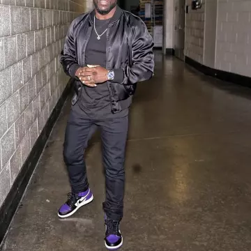 Nike Air Jordan 1 Retro High Og "Court Purple" sneakers worn by Kevin Hart on his Instagram account (@kevinhart4real)