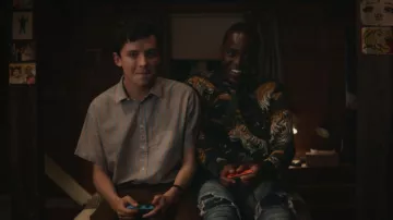 The Nintendo Switch Otis (Asa Butterfield) in Sex Education S01E03