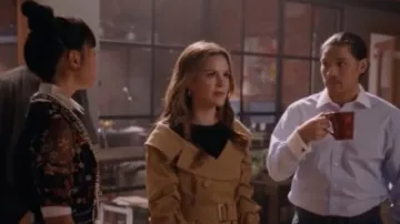 Candace Off Shoulder Trench Coat worn by Sam Swift (Rachel Bilson) in Take Two (S01E04)