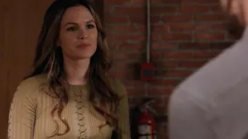 Lace-Up Detail Sweater of Sam Swift (Rachel Bilson) in Take Two (S01E05)