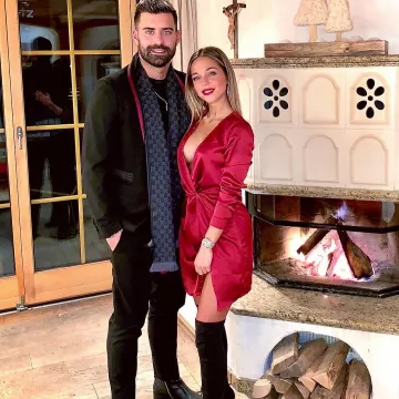 La robe rouge de Maddy Burciaga sur le compte instagram de @maddyburciaga