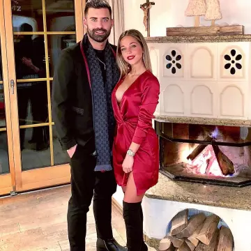 La robe rouge de Maddy Burciaga sur le compte instagram de @maddyburciaga