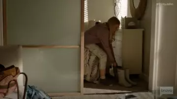 Sanctuary Clothing Terrain Crop Pant worn by Terra Newell (Julia Garner) in Dirty John S01E08