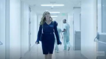 Kenzo Muni de Manches Longues Col V Bleu Pull porté par Debra Newell (Connie Britton) dans de Sales Jean-S01E08