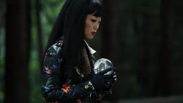 Floral Moto Veste portée par Monica (Alice Lee) en Prendre Deux (S01E08)
