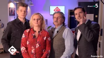 La robe rouge imprimée de Aurore Auteuil dans C à vous du 15/01/2019