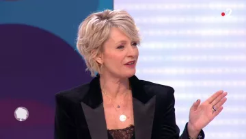 El Top de Seda y Encaje de Sophie Davant en el programa C'est au del 16/01/2019