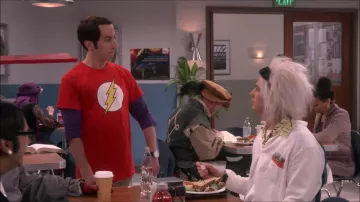 Flash T-Shirt porté par Howard Wolowitz (Simon Helberg) dans La Théorie du Big Bang (S12E06)