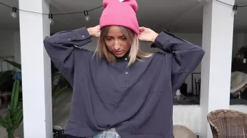 La gorra de solapa rosa que lleva Noholita en su video de YouTube #LOOKBOOK - ASOS SALES
