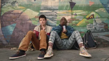 Zapatillas usadas por Eric (Ncuti Gatwa) en Educación sexual S01E01