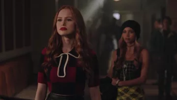 Le sweatshirt polo à carreaux rouge et noir No. 21 porté par Cheryl Blossom (Madelaine Petsch) dans Riverdale S03E09