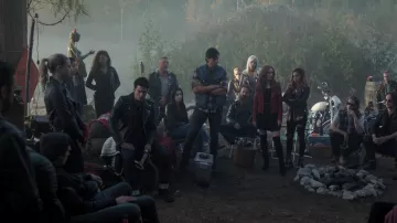 Cheryl Blossom's (Madelaine Petsch) H&M Falda Negra a Cuadros en Riverdale (S03E09)