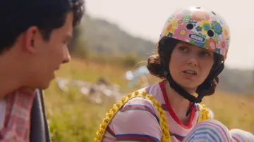 The top pink striped Lily (Tanya Reynolds) in Sex Education S01E08