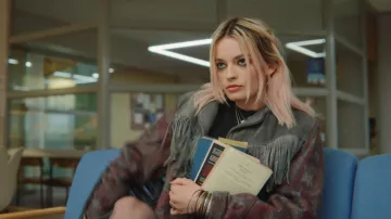 Le livre Emma par Jane Austen de Maeve (Emma Mackey) dans Sex Education S01E04