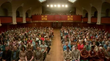 The theatre history The Paget Rooms Penarth in the United Kingdom that is hosting the auditorium of the high school Moordale Secondary in Sex Education S01E02