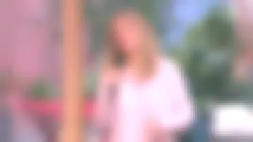 La chemise rose pale de Agathe Lecaron dans La maison des maternelles le 17.01.2019