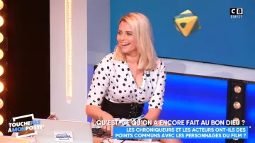 El vestido blanco de kelly vedovelli con máscara de corazón volador de lunares en Touche pas à mon poste del 17/01/2019