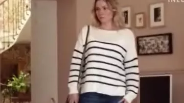 The pull marinière Anna (Maud Baecker) in Tomorrow belongs to us S01E22