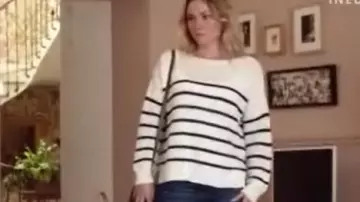 The pull marinière Anna (Maud Baecker) in Tomorrow belongs to us S01E22