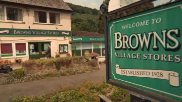 Browns Magasins (Londis) à Llandogo, royaume-UNI, comme on le voit dans l'Éducation Sexuelle S01E02