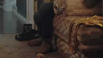 Topshop Floral Velvet Booties worn by Peach Salinger (Shay Mitchell) in YOU S01E04