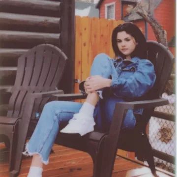 Sneakers Puma Cali of Selena Gomez on his account Instagram @selenagomez