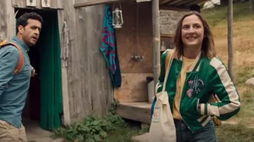 Chaqueta bomber verde de Marion (Camille Chamoux) en Premières vacances