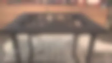 The carpet print leather zébre in The maison France 5 at Besançon, the 18.01.2019