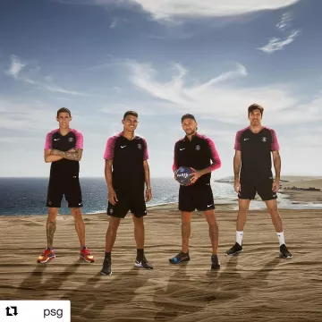 Sneakers Nike Zoom Fly Mercurial Fk/ow "Off White" made by Neymar on his account Instagram @neymarjr