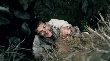 The shirt grey Craghoppers Bear Grylls in the show Only the face of nature (Man Vs Wild)