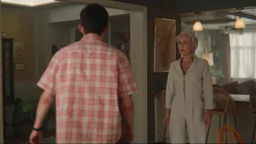 The combination cream of Jean (Gillian Anderson) in Sex Education S01E08