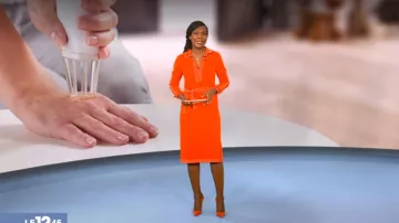 El vestido rojo de Kareen Guiock en Las 12:45 de M6 del 15/01/2019