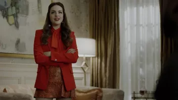 La mini jupe en cuir effet serpent Chloé portée par Fallon Carrington (Elizabeth Gillies) dans Dynastie S02E10
