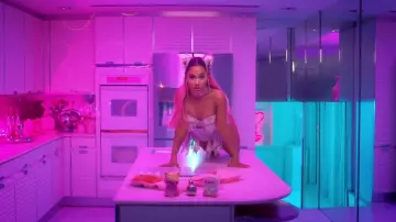 Stel­lar Rain­bow Kit­ten as seen in 7 rings video clip by Ariana Grande