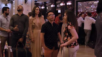 Pantalón A.L.C. Donovan en nude usado por Samantha Delmonico (Annie Parisse) en Friends from College S02E04