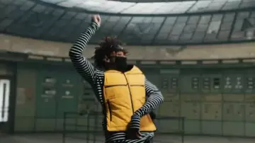 Striped t-shirt worn by Scar­lxrd in his fxur/​AM. music video