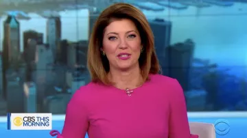 Oscar De La Renta 3/4 Flutter Manches Crayon Robe Rose porté par Norah O'Donnell sur CBS Ce Matin