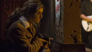 The jacket corduroy worn by Amy Bendix (Giorgia Whingham) in Marvel's The Punisher S02E01