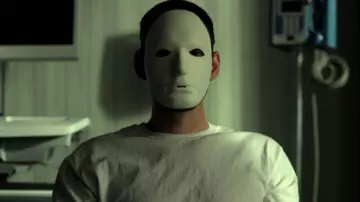 La réplique du masque blanc porté par Billy Russo (Ben Barnes) dans Marvel's The Punisher S02E04