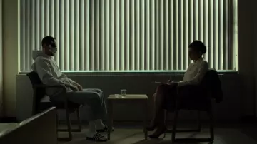 Les claquettes Adidas portées par Billy Russo (Ben Barnes) dans Marvel's The Punisher S02E02