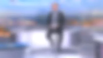 Le pantalon de costume ajusté The Kooples de Laurent Delahousse dans Journal de 20h de France 2, le 18.01.2019