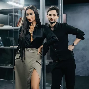 Mead Wrap Skirt of Shay Mitchell on the Instagram account @shaymitchell